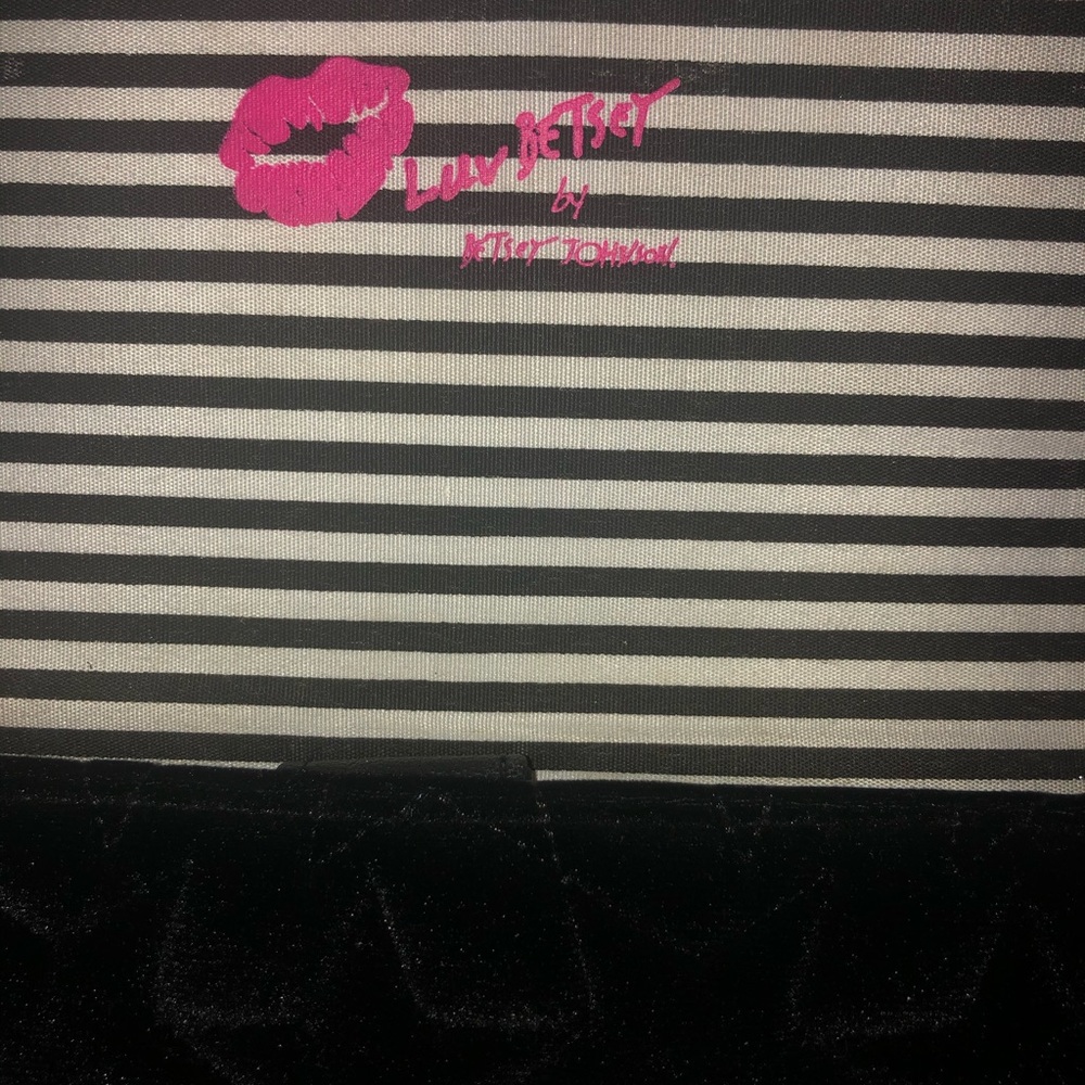 Adorable Betsey Johnson Clutch quilt velvet purse - Picture 6 of 8